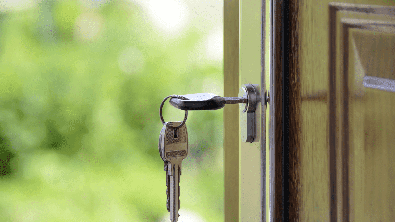 clé dans une porte